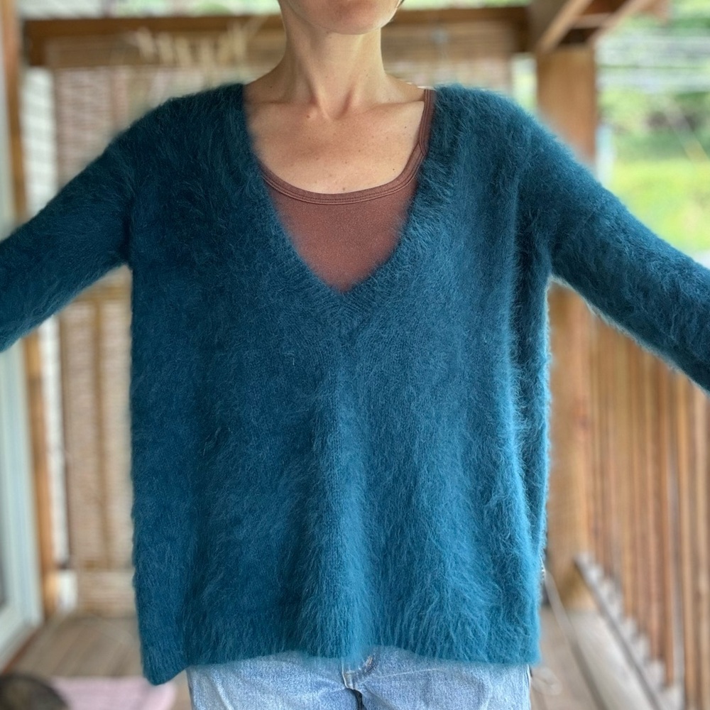 Theory Angora blend blue green v-neck sweater long sleeve fuzzy women’s small - Picture 3 of 9